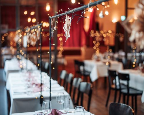 philipp-eins-innenraum-eingedeckt-bar-und-buffet-auf-tanzflaeche
